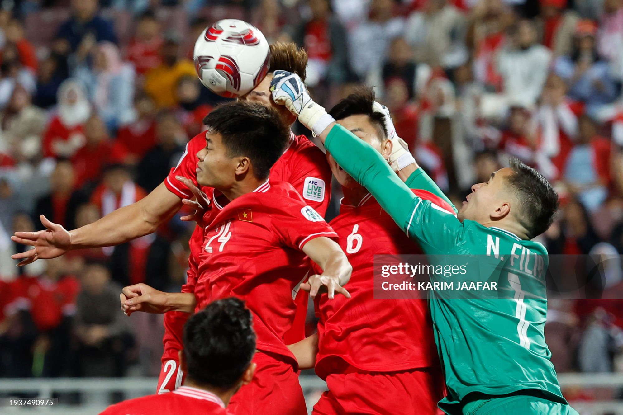 AFF Cup: Suy tư trên ghế dự bị, găng tay “hàng thửa” không được dùng, điều gì chờ đợi Filip Nguyễn? - Ảnh 3.