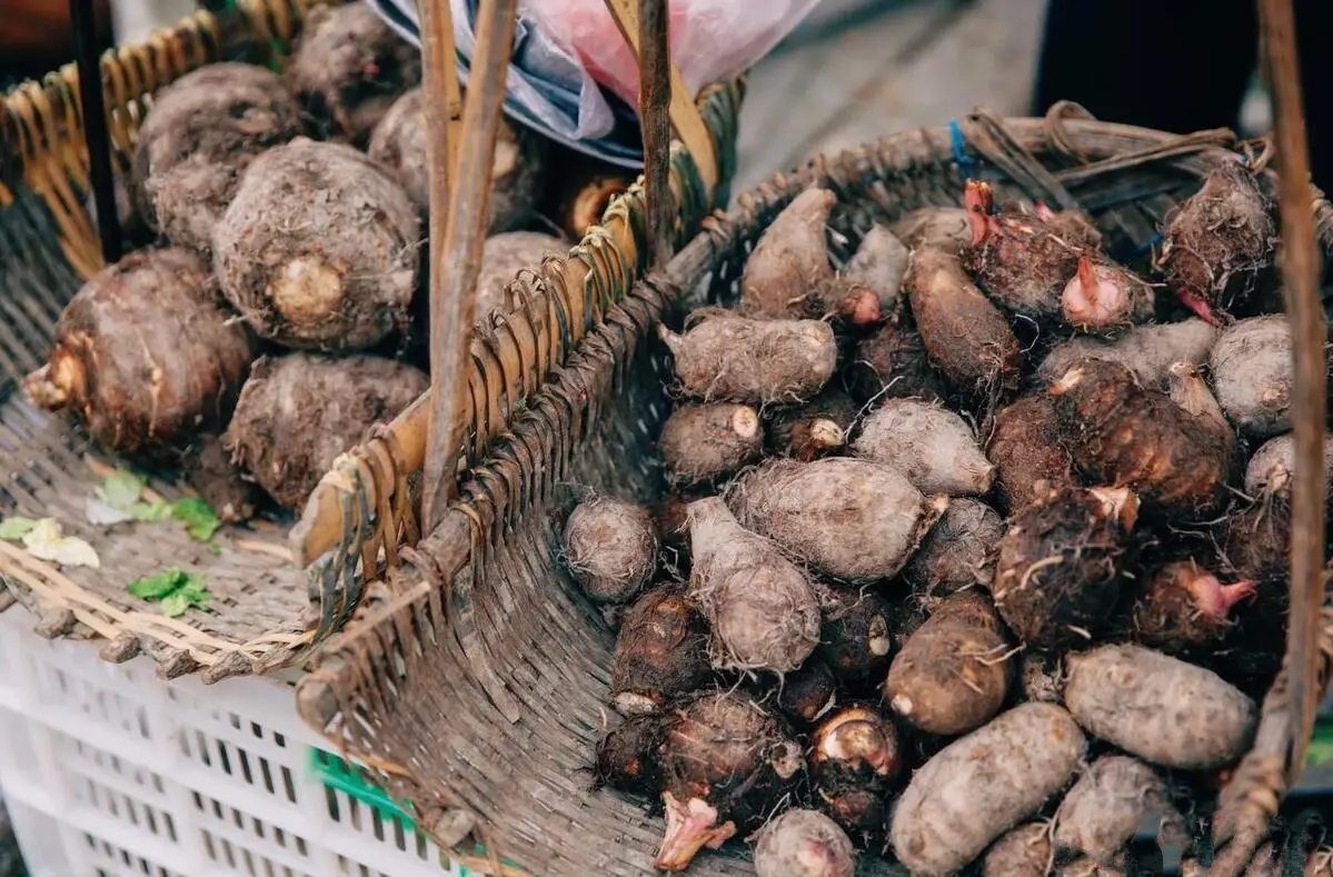 5 loại rau củ nên tránh mua vào mùa đông: Không ngon, thiếu dinh dưỡng, ngay cả người bán rau cũng "chê" - Ảnh 1.