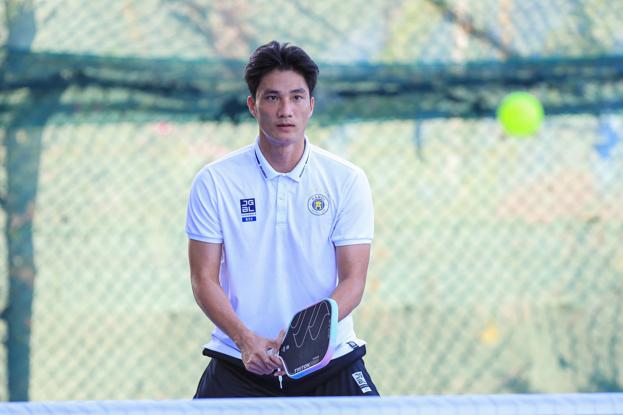 Văn Quyết cùng con trai chơi pickleball, ái nữ cựu chủ tịch CLB Sài Gòn khoe vợt nhưng than thiếu đồ mặc ra sân- Ảnh 8.