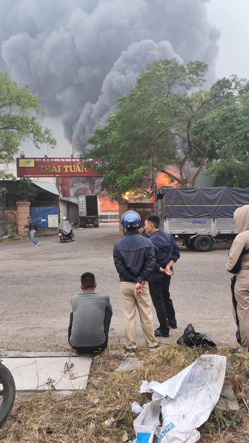 Ch&aacute;y lớn Nam Định tại c&ocirc;ng ty Th&aacute;i Tuấn g&acirc;y thiệt hại nghi&ecirc;m trọng S&aacute;ng 11 / 12 - Ảnh 1.