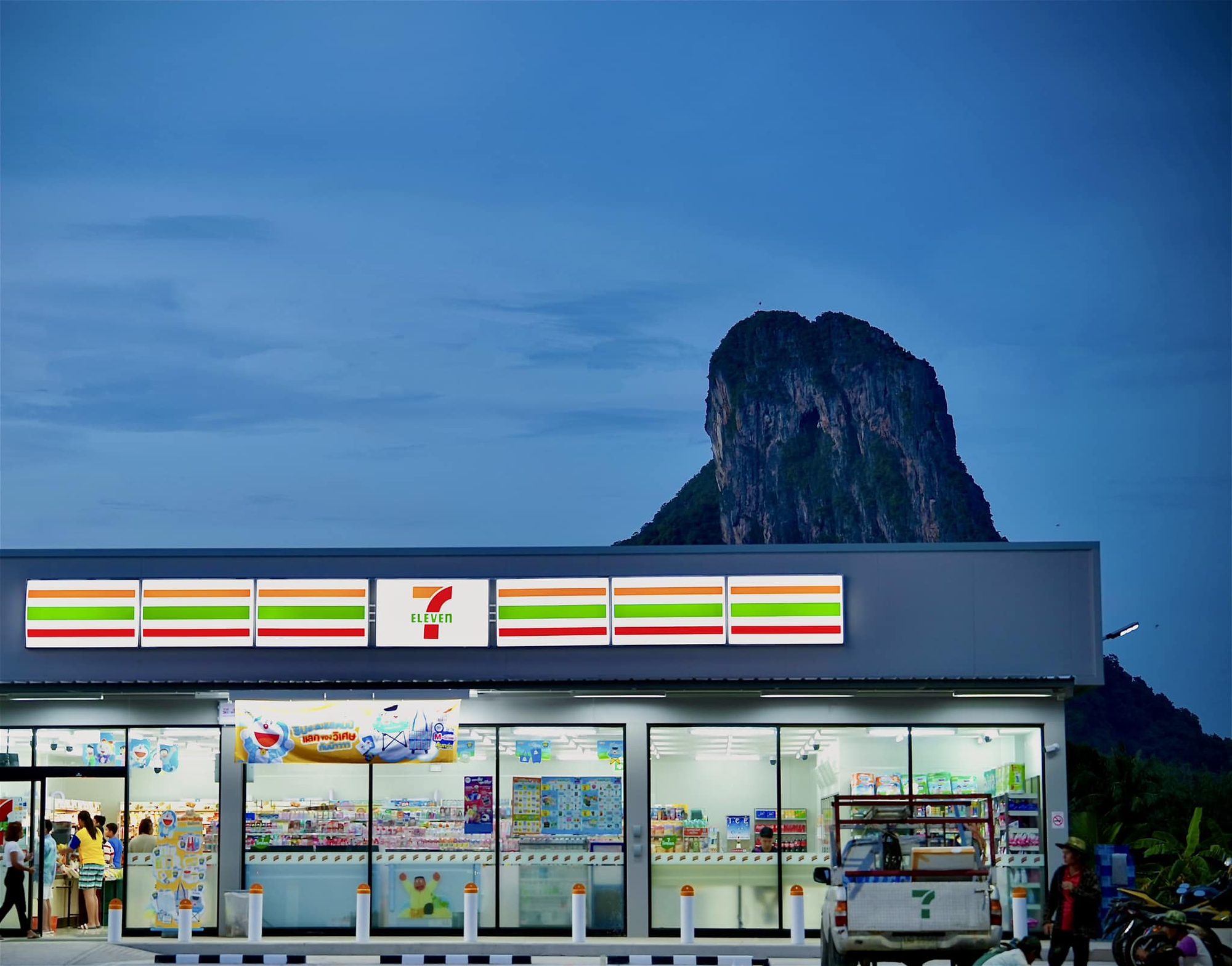 Bức ảnh tưởng bình thường nhưng khiến một cửa hàng 7-Eleven ở Thái Lan bỗng thành "hiện tượng mạng", chuyện gì xảy ra? - Ảnh 1.