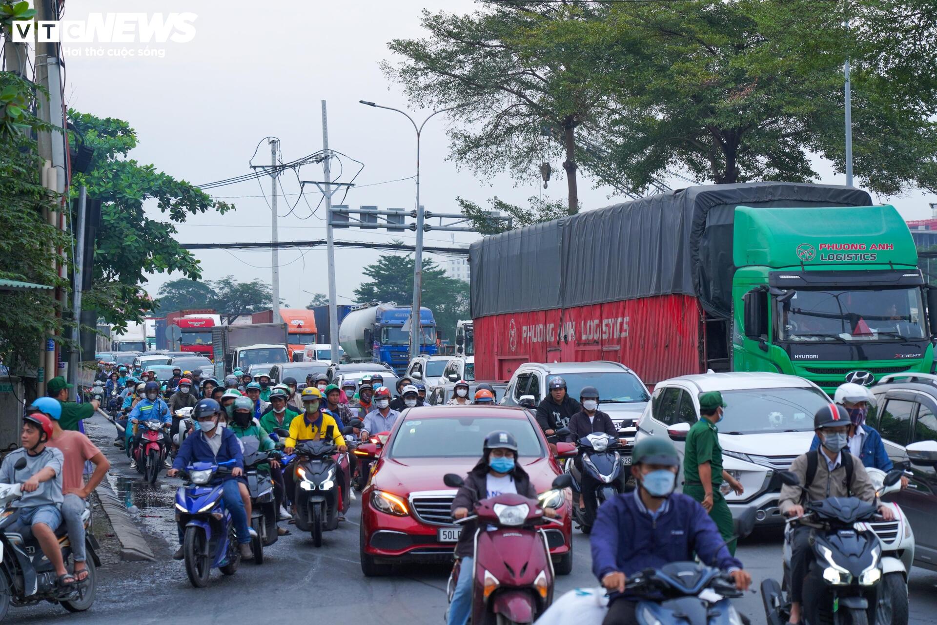 Diện mạo mới của hầm chui Nguyễn Văn Linh ' giải cứu ' ùn tắc TP . HCM trước ngày thông xe - Ảnh 7.