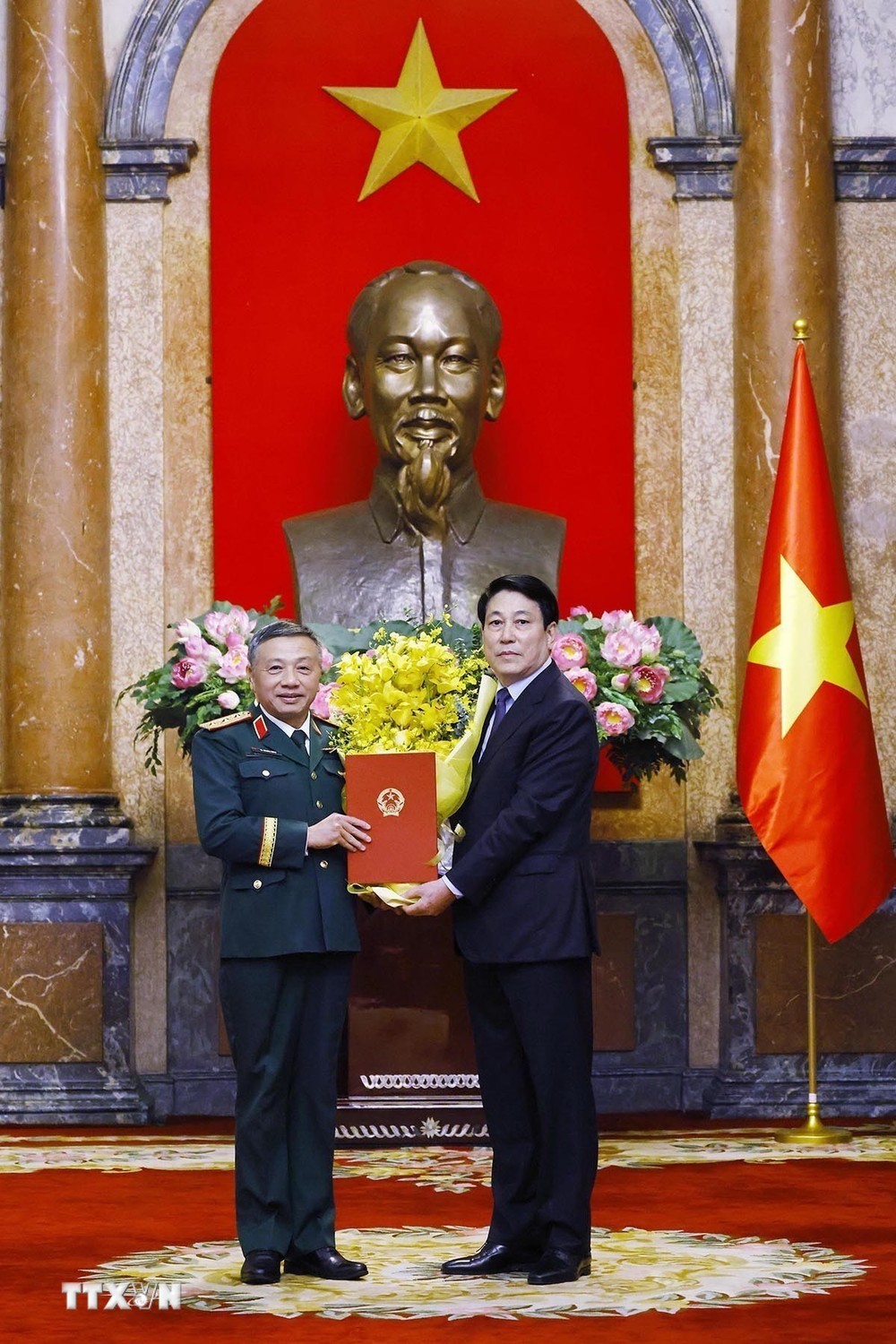 Thăng quân hàm Lê Quang Minh lên Thượng tướng tại buổi lễ trọng thể tại Phủ Chủ tịch - Ảnh 1.