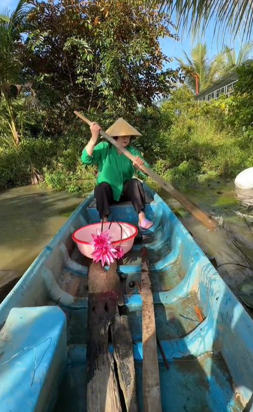 Bà thím U70 Hàn Quốc và series trải nghiệm đang "gây sốt" ở miền Tây, chịu chơi đến mức làm hội thanh niên "lác mắt" - Ảnh 13.