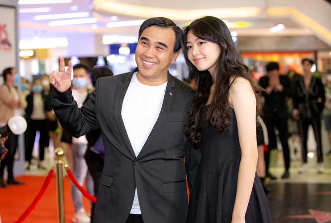 Nh&agrave; c&oacute; hai qu&yacute; nữ xinh như hoa, CĐM nể phục c&aacute;ch MC Quyền Linh dạy con g&aacute;i: Kh&aacute;c phần lớn nghệ sĩ showbiz- Ảnh 5.