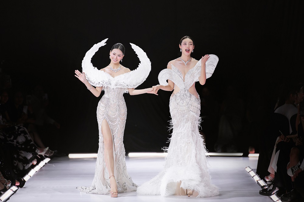 H'Hen Niê, Hương Giang, Phương Khánh hội ngộ tại show diễn kỷ niệm 4 thập kỷ làm nghề của NTK Linh San- Ảnh 5.