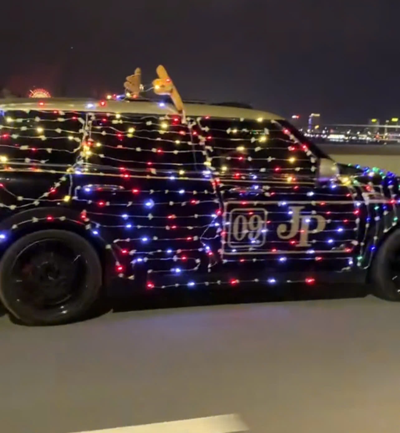 Xử phạt chủ &ocirc; t&ocirc; lắp đ&egrave;n led, diễu h&agrave;nh khắp cầu Rồng- Ảnh 1.