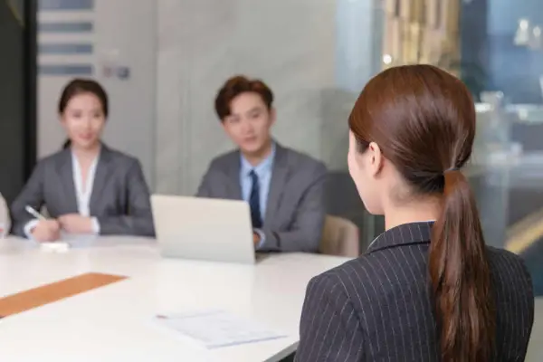 Câu trả lời thông minh giúp Vương Bằng trúng tuyển ngay - Ảnh 1.