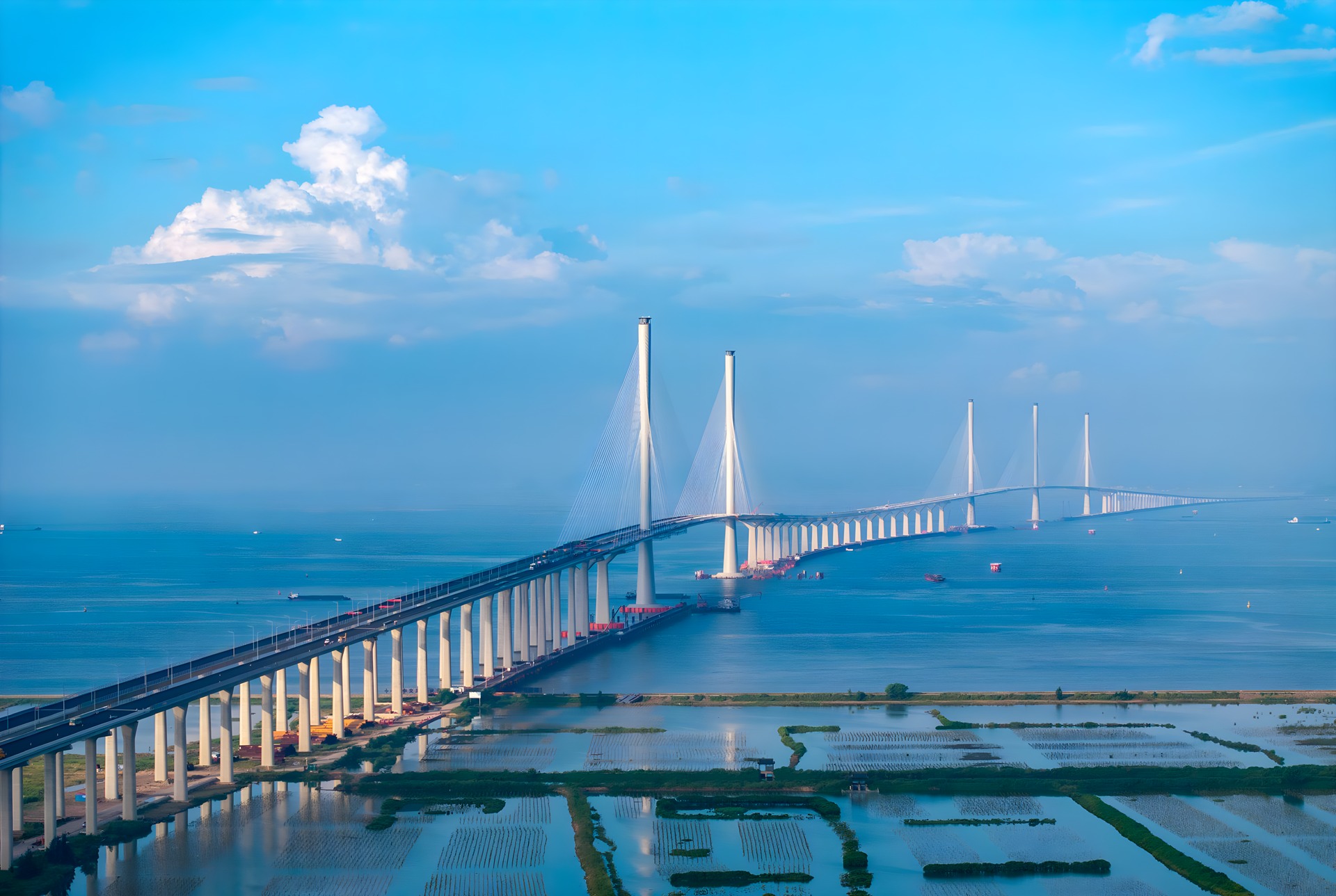 Trung Quốc ch&iacute;nh thức th&ocirc;ng xe c&ocirc;ng tr&igrave;nh vượt biển mới lập kỷ lục thế giới: Trụ &lsquo;thắt eo&rsquo; cao ngang to&agrave; nh&agrave; 86 tầng, khẳng định tr&igrave;nh độ đỉnh cao khi x&acirc;y thần tốc trong hơn 4 năm- Ảnh 5.