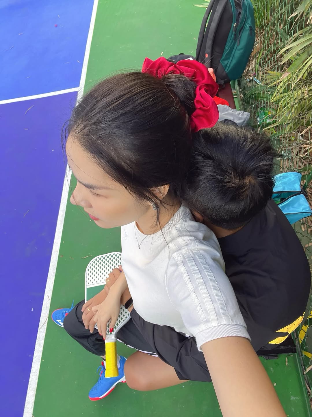 H&agrave; Nội trời r&eacute;t căm căm, n&agrave;ng WAG ch&acirc;n d&agrave;i nhất l&agrave;ng b&oacute;ng Việt vẫn l&ecirc;n đồ đi chơi pickleball- Ảnh 4.