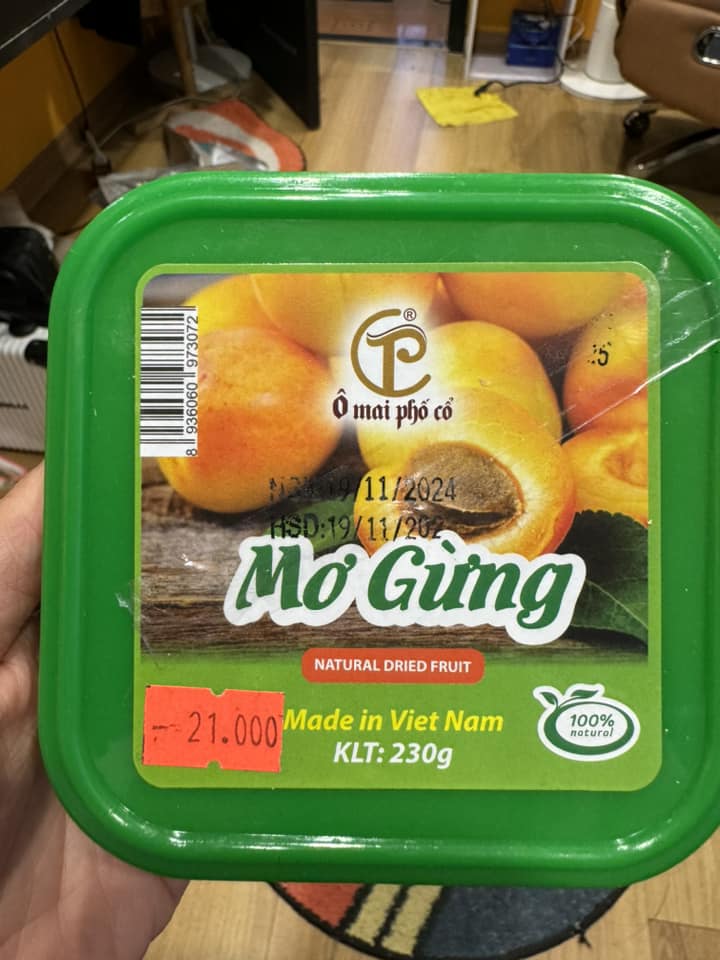 Mua ô mai trong hiệu sách về ăn đến nửa hộp mới phát hiện mốc trắng, cô gái Hà Nội đau bụng 3 ngày- Ảnh 2. Mua ô mai trong hiệu sách về ăn đến nửa hộp mới phát hiện mốc trắng, cô gái Hà Nội đau bụng 3 ngày- Ảnh 2.