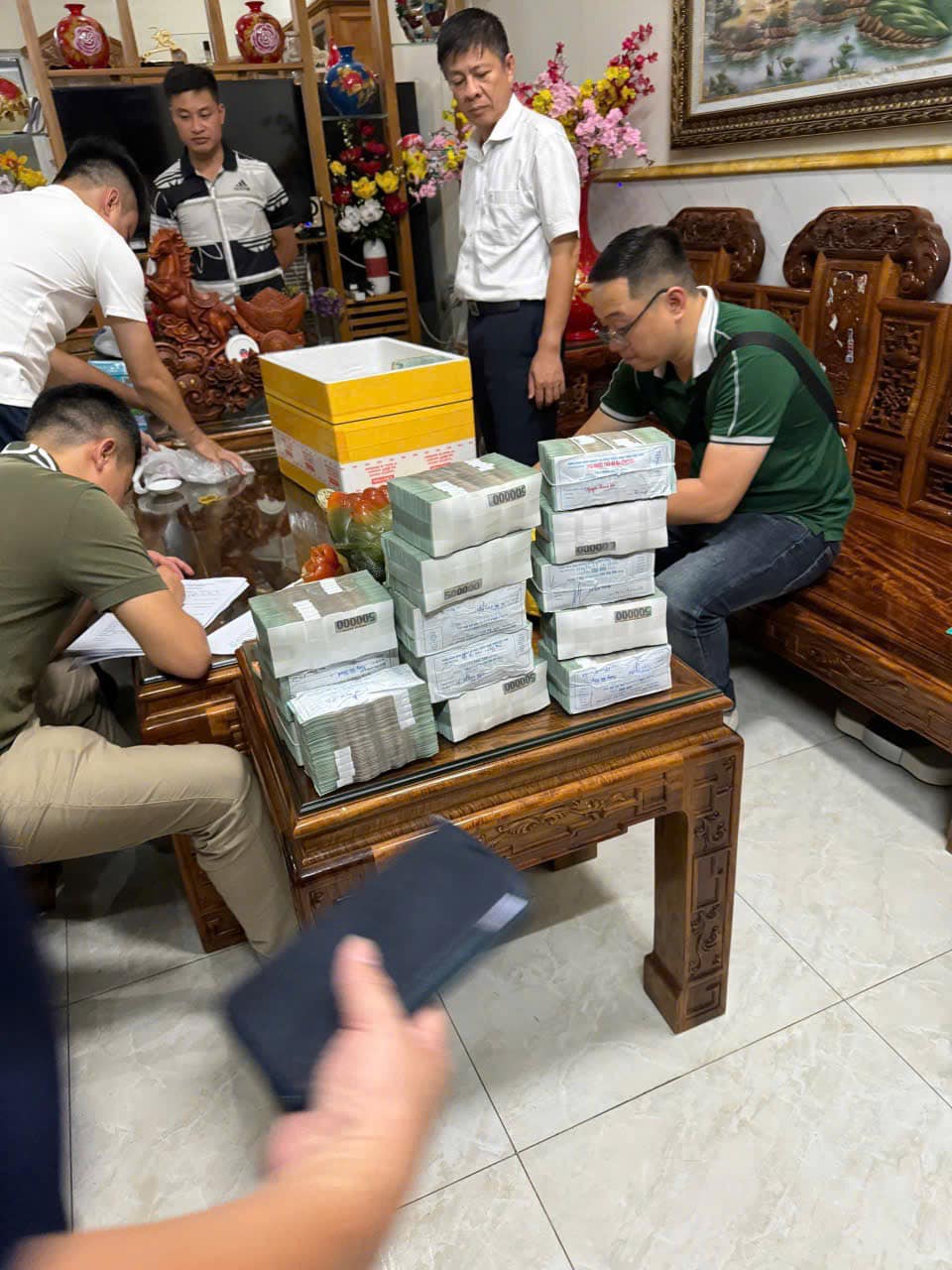 Vụ Mr Pips bị bắt: H&agrave;ng ngh&igrave;n người bị lừa đảo đầu tư ngọai hối - Ảnh 3.