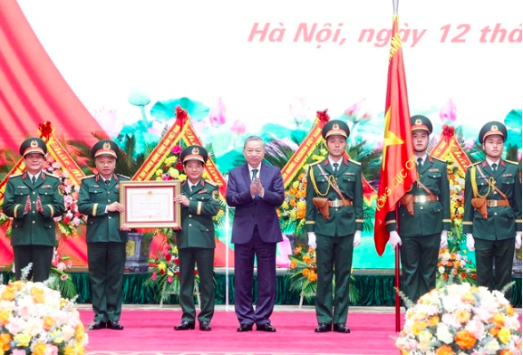 Tổng Bí thư Tô Lâm trao Huân chương Độc lập hạng Nhất cho Tổng cục Chính trị- Ảnh 2. Tổng Bí thư Tô Lâm trao Huân chương Độc lập hạng Nhất cho Tổng cục Chính trị- Ảnh 2.