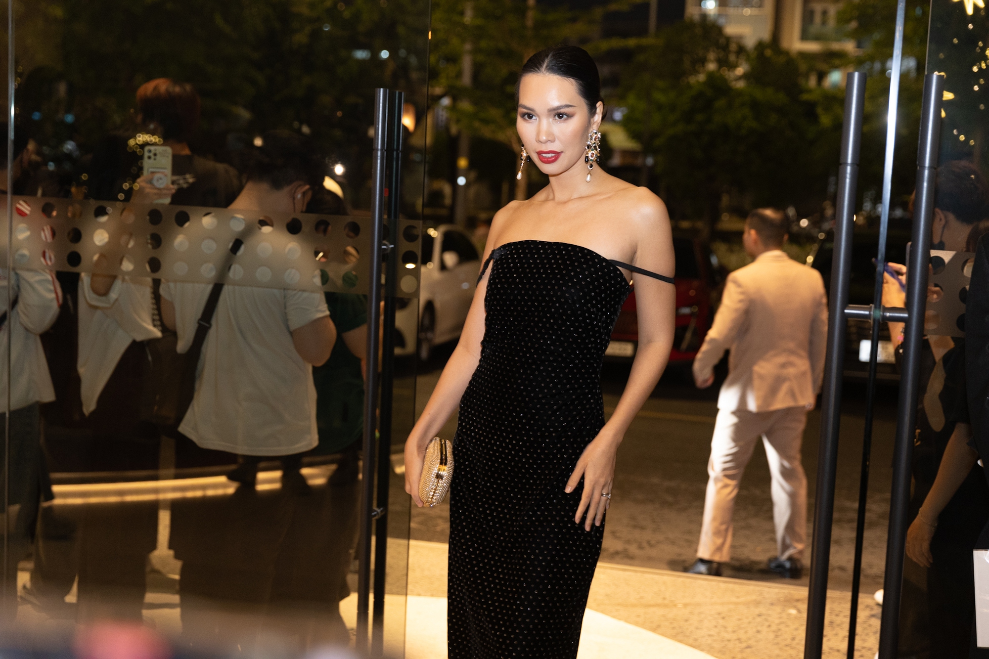 "Nửa showbiz" tại đám cưới Khánh Vân: Nhã Phương và 1 mẹ bầu Vbiz gây sốt, Puka - Khả Như "đụng độ"- Ảnh 11.