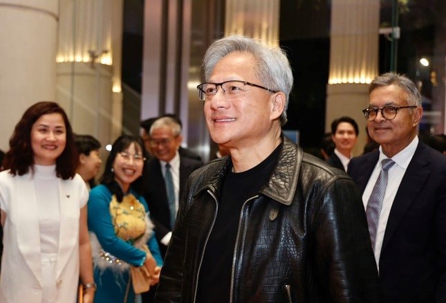 “Sự khác biệt giữa giải thưởng của tỷ phú Phạm Nhật Vượng và Nobel chính là Jensen Huang” - Ảnh 4.