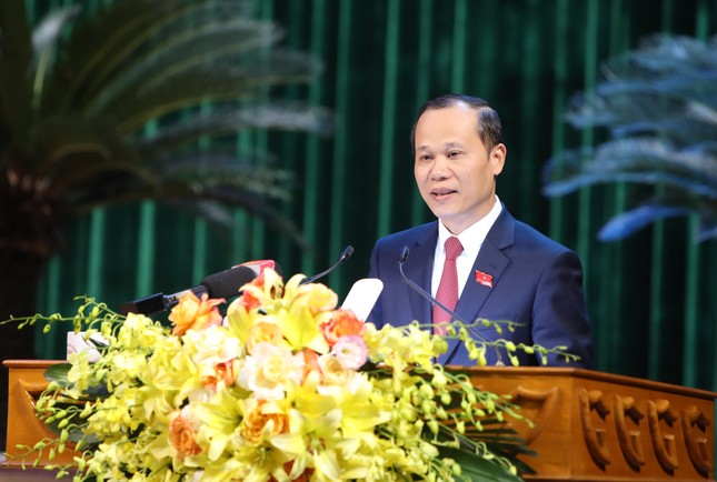 Quyền Chủ tịch Bắc Giang ngăn cấm thủ thuật lọai bỏ ê kíp lãnh đạo - Ảnh 1.