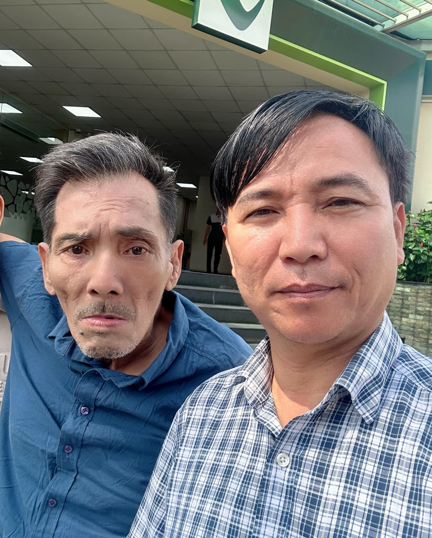 Thương Tín bi đát vì bệnh tật: Vợ kém 32 tuổi tắt điện thoại không tiếp, con trai đã lâu không liên lạc - Ảnh 4. Thương Tín bi đát vì bệnh tật: Vợ kém 32 tuổi tắt điện thoại không tiếp, con trai đã lâu không liên lạc - Ảnh 4.