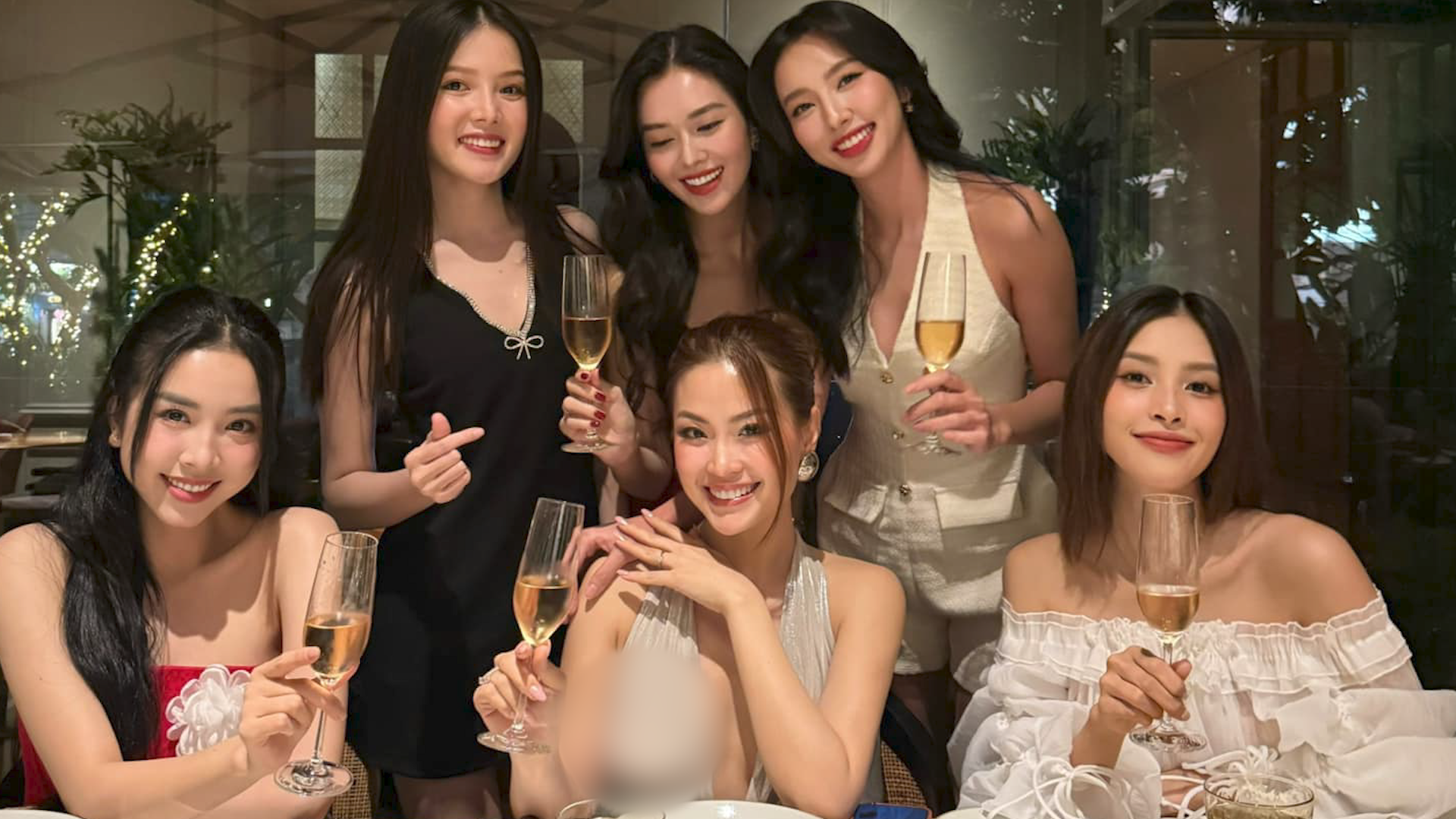 Khung hình hot nhất hôm nay: Hội 6 nàng hậu bị đồn nghỉ chơi, Thuỳ Tiên - Tiểu Vy không sexy bằng 1 người- Ảnh 1.