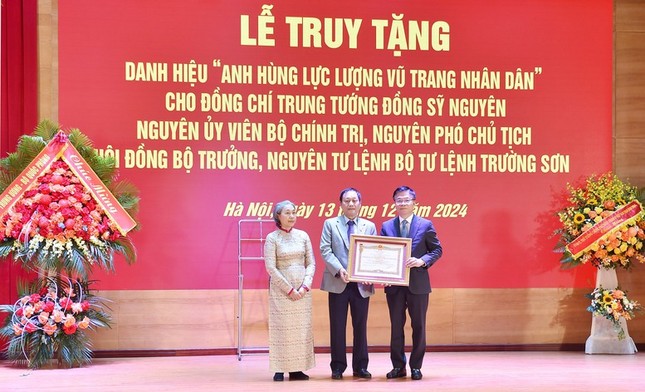 Truy tặng danh hiệu Anh hùng cho Trung tướng Đồng Sỹ Nguyên - Ảnh 1.