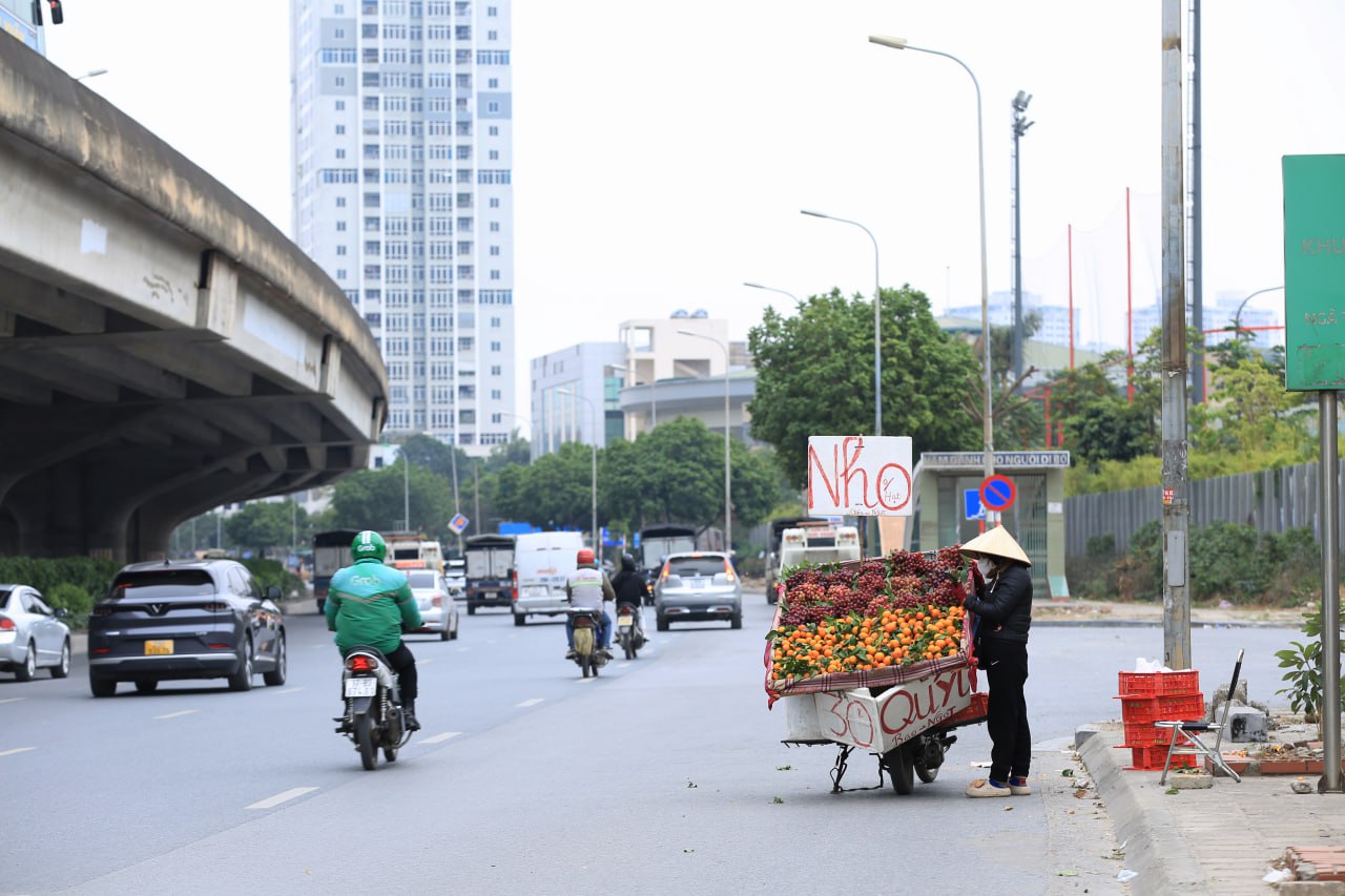 Hà Nội rét đậm xuống 10 độ C , người lao động vật lộn mưu sinh - Ảnh 12.