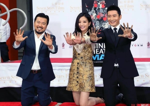 Bức ảnh vạch trần th&oacute;i ph&ocirc;ng bạt của Triệu Vy v&agrave; Huỳnh Hiểu Minh - Ảnh 1.