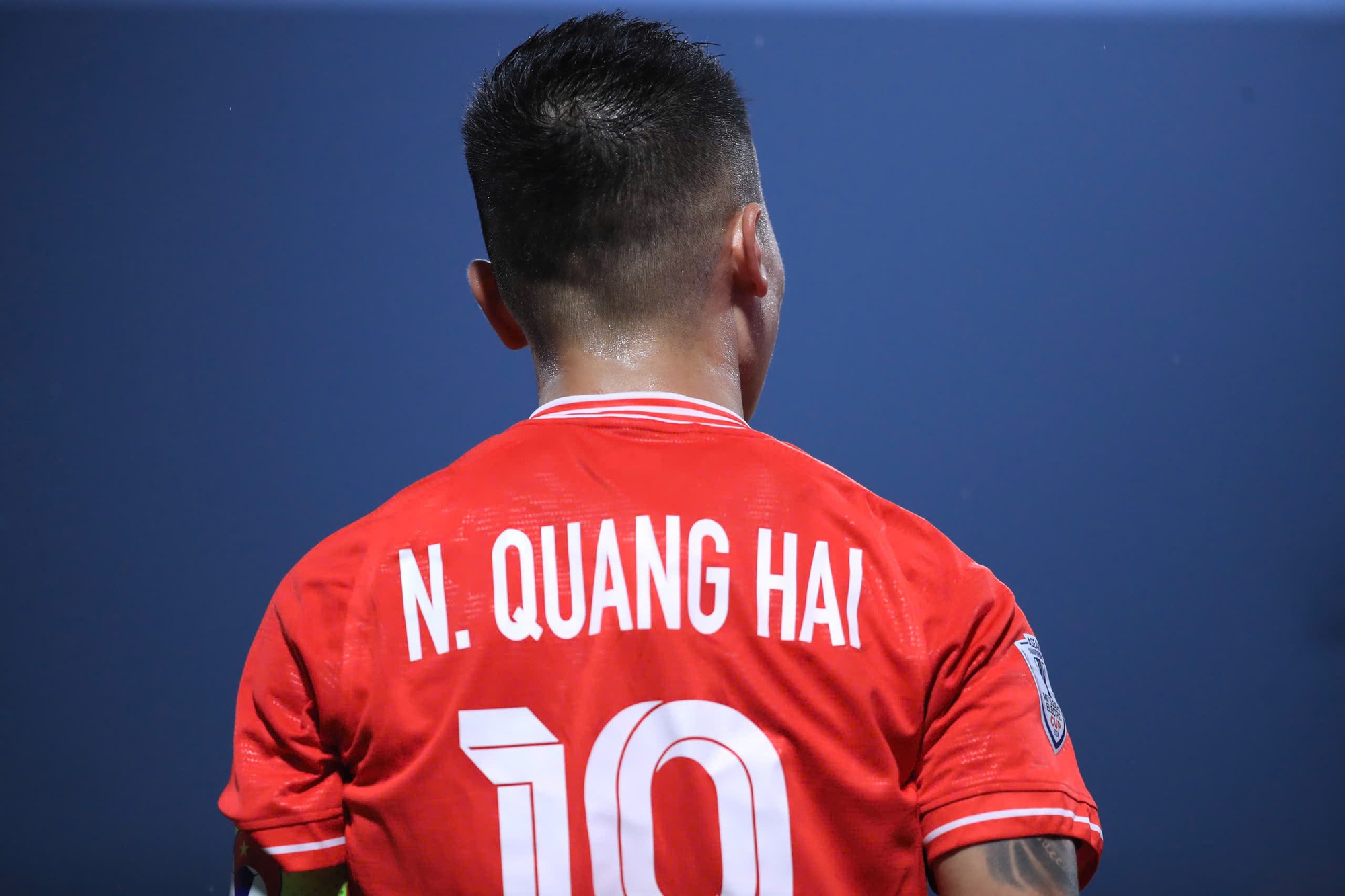 Quang Hải ăn mừng lừng lững khi gi&uacute;p Việt Nam thắng Indonesia, Chu Thanh Huyền rưng rưng nước mắt tr&ecirc;n kh&aacute;n đ&agrave;i- Ảnh 8.