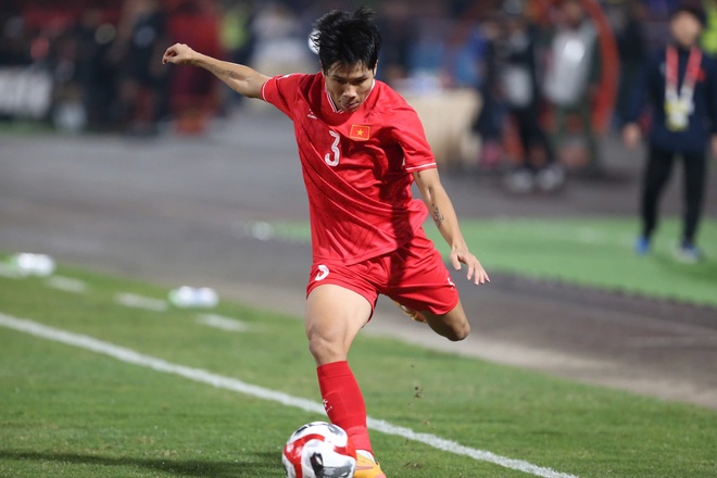 Chu Thanh Huyền bế quý tử đến cổ vũ Quang Hải cùng ĐT Việt Nam đấu Indonesia, nàng WAG chiếm trọn spotlight sân Việt Trì- Ảnh 16. Chu Thanh Huyền bế quý tử đến cổ vũ Quang Hải cùng ĐT Việt Nam đấu Indonesia, nàng WAG chiếm trọn spotlight sân Việt Trì- Ảnh 16.