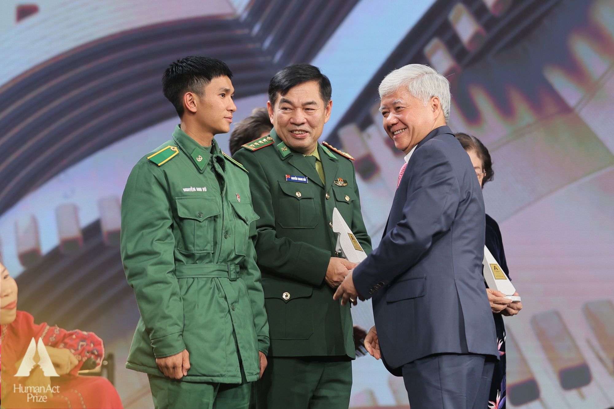 Những khoảnh khắc đầy cảm xúc tại Gala Giải thưởng Hành động vì cộng đồng - Human Act Prize 2024 - Ảnh 12.