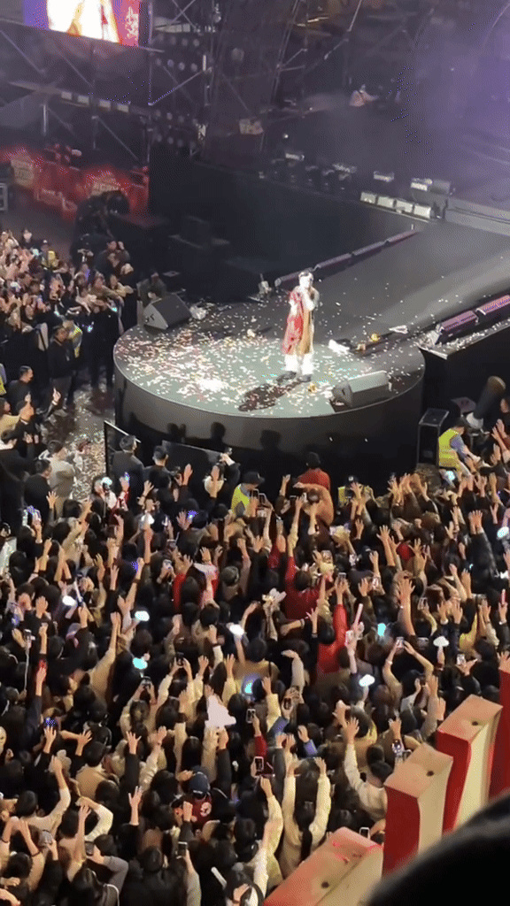 Cảnh kh&oacute; tin đ&atilde; xảy ra giữa H&agrave; Nội: H&agrave;ng trăm người &ldquo;chia 5 xẻ 7&rdquo; gi&agrave;nh 1 thứ thuộc về Sơn T&ugrave;ng M-TP, kết cục chưa ng&atilde; ngũ- Ảnh 1.