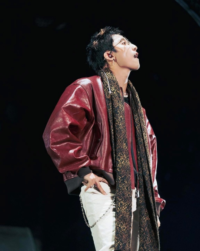 Sơn T&ugrave;ng lại g&acirc;y sốt khi rủ fan dạo x&iacute;ch l&ocirc; Hồ Gươm, nhưng sự thật ph&iacute;a sau g&acirc;y thất vọng!- Ảnh 4.