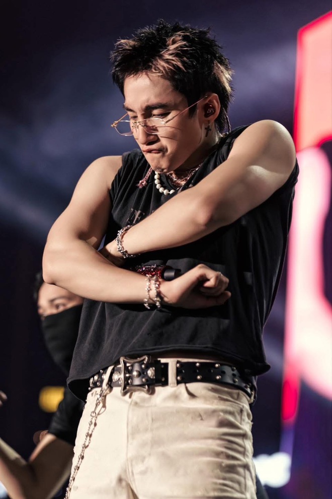 Sơn T&ugrave;ng lại g&acirc;y sốt khi rủ fan dạo x&iacute;ch l&ocirc; Hồ Gươm, nhưng sự thật ph&iacute;a sau g&acirc;y thất vọng!- Ảnh 3.