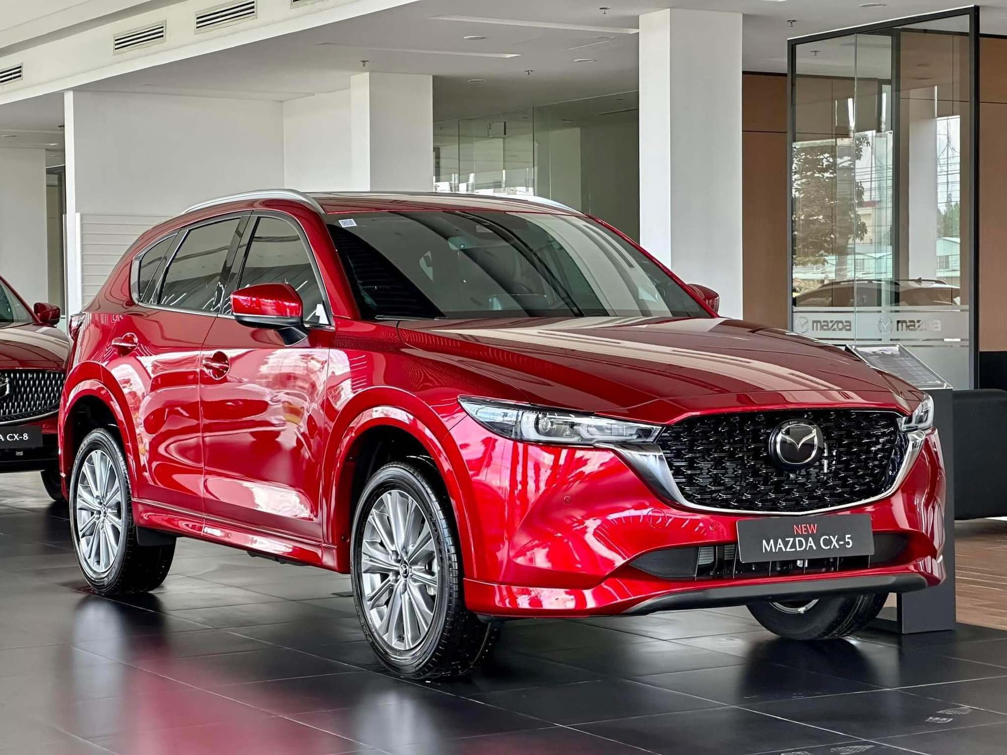 Mazda CX-5 giảm tới 70 triệu tại đại lý, bản giữa SUV C nay còn thấp hơn Toyota Corolla Cross tiêu chuẩn - Ảnh 2.