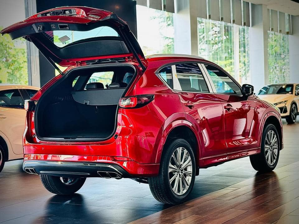 Mazda CX-5 giảm tới 70 triệu tại đại lý, bản giữa SUV C nay còn thấp hơn Toyota Corolla Cross tiêu chuẩn - Ảnh 5.