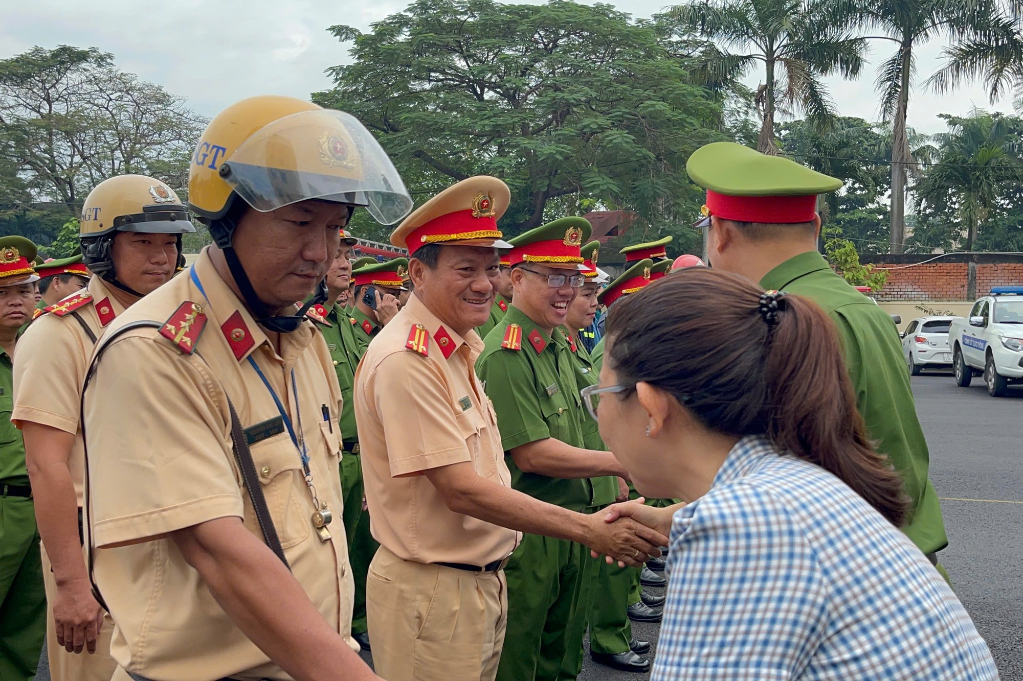 Mang điện thoại đi sửa, người đàn ông bỏ luôn xe khi gặp CSGT- Ảnh 3.