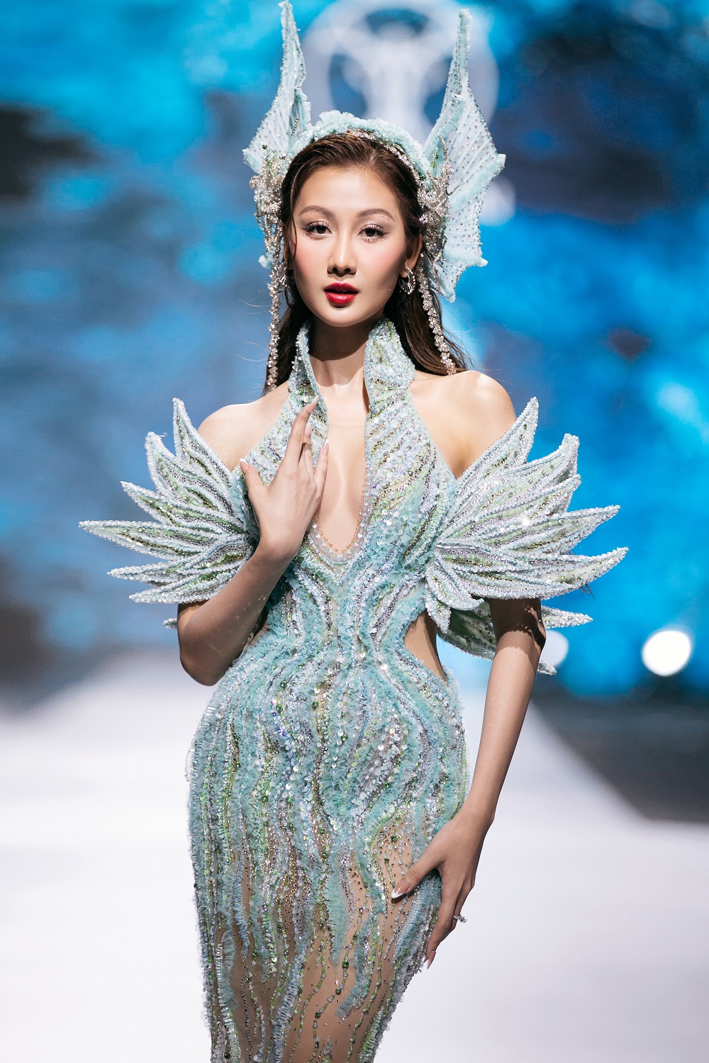 11 hoa hậu, á hậu catwalk chuyên nghiệp trên sàn diễn Vietnam Beauty Fashion Fest lần thứ 10- Ảnh 8.