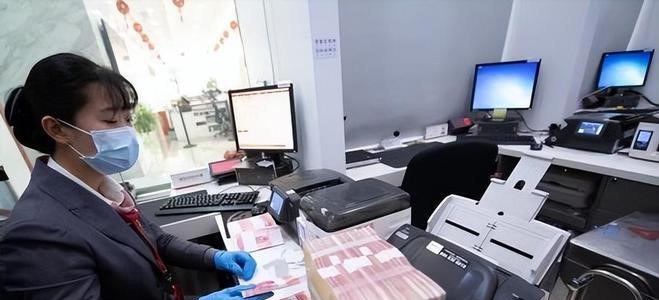 Người phụ nữ gửi tiết kiệm 7 tỷ đồng nhưng đến khi r&uacute;t chỉ c&ograve;n 0 đồng, ng&acirc;n h&agrave;ng khẳng định: &ldquo;Ch&uacute;ng t&ocirc;i kh&ocirc;ng chịu tr&aacute;ch nhiệm&rdquo; - Ảnh 2.