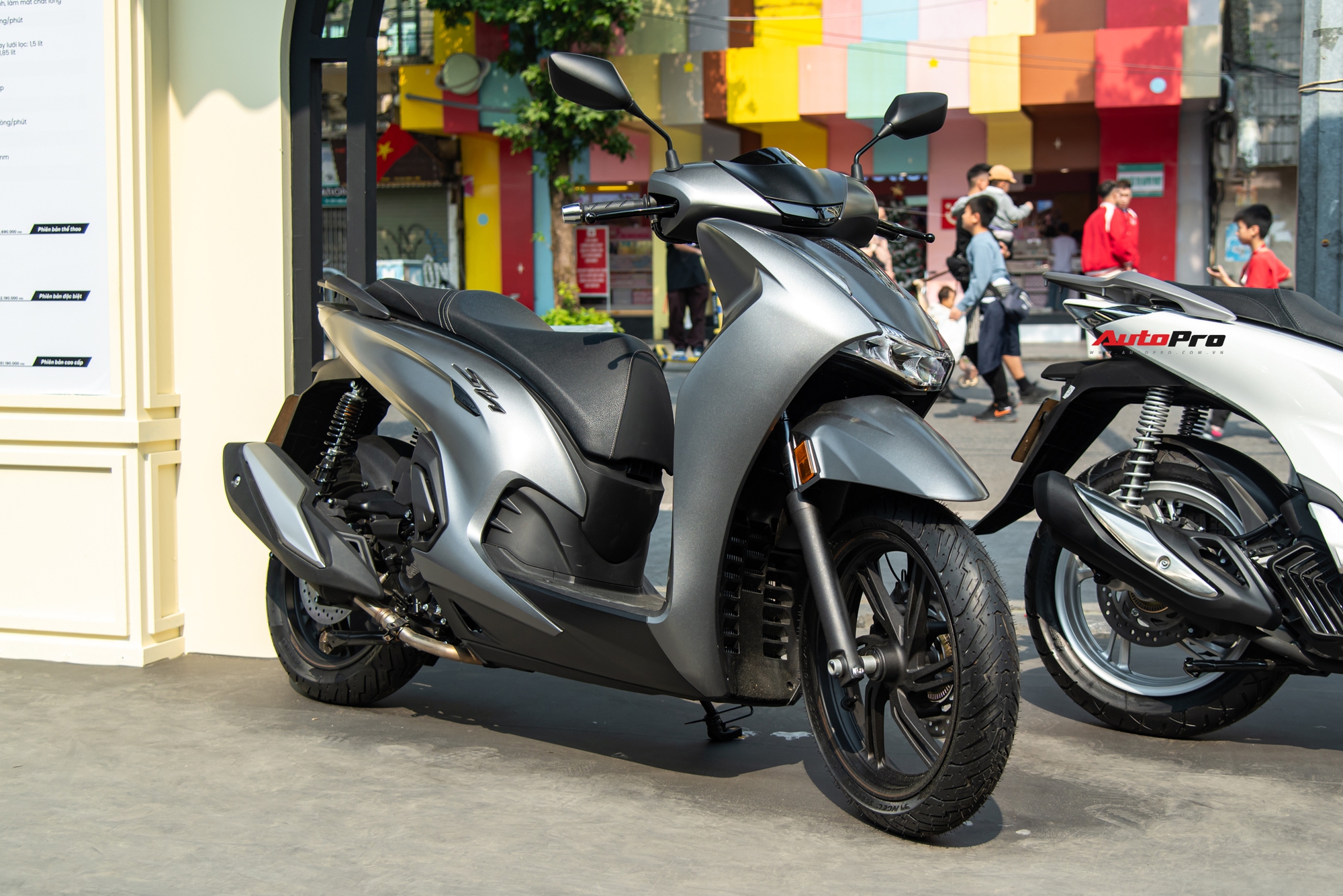 Ảnh thực tế Honda SH 350i 2025 gi&aacute; gần 153 triệu đồng: Thiết kế tinh chỉnh, th&ecirc;m tiện &iacute;ch m&agrave; nhiều người th&iacute;ch- Ảnh 1.