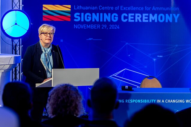 Đức x&acirc;y nh&agrave; m&aacute;y đạn ph&aacute;o, mua t&agrave;u ngầm giữa căng thẳng Nga - Ukraine - Ảnh 1.