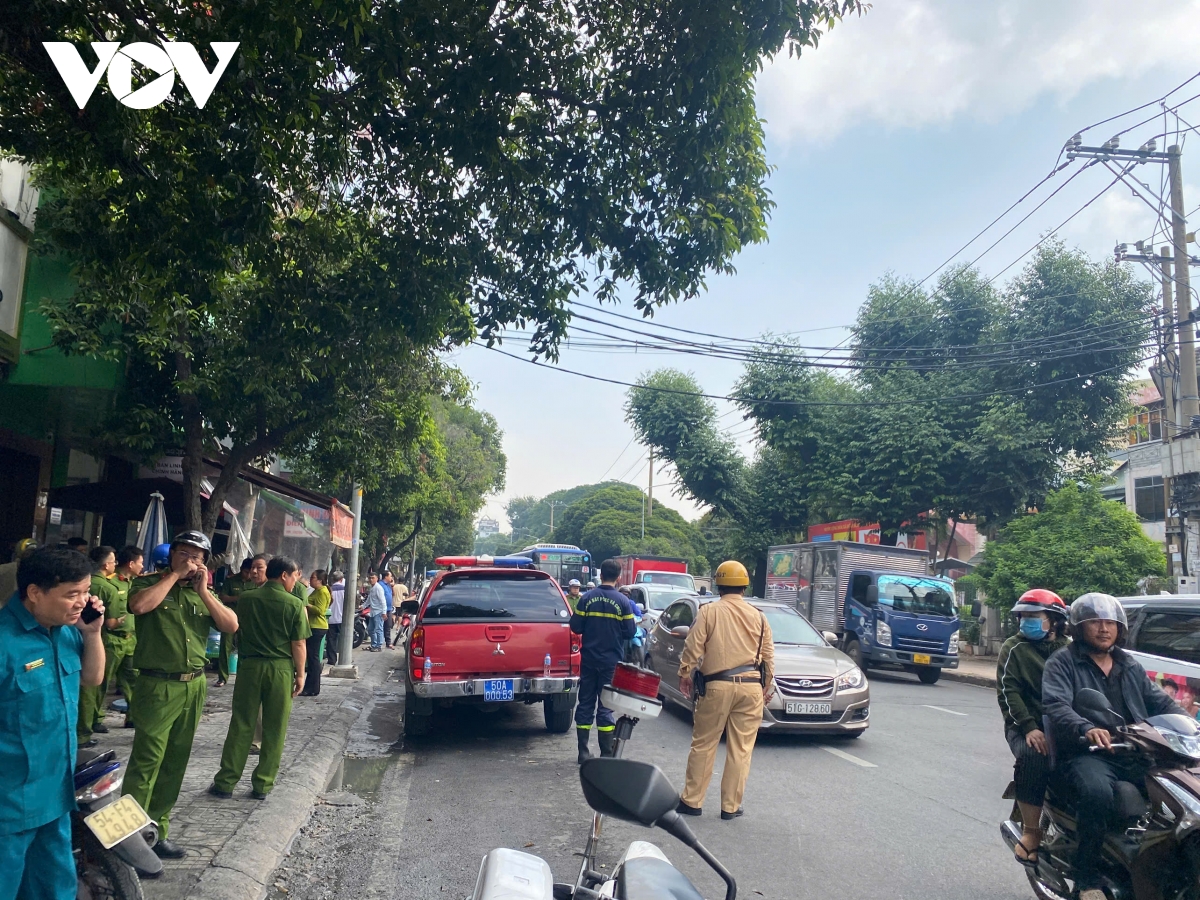 Vụ cháy nhà trọ Tân Bình: Hai người tử vong , nhiều người bị thương cấp cứu - Ảnh 1.