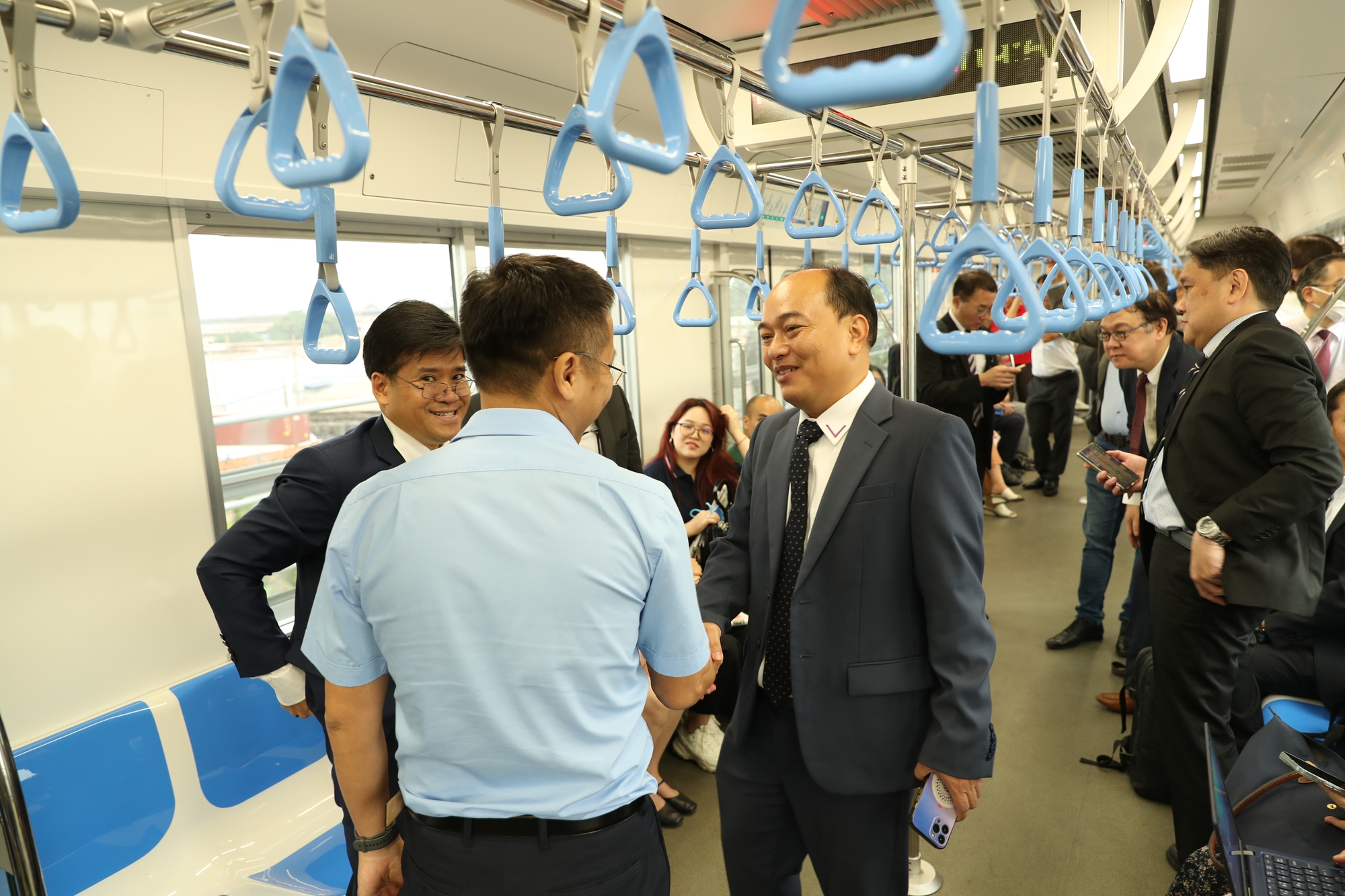 Người dân TP Hồ Chí Minh nô nức xếp hàng, trải nghiệm Metro số 1 - Ảnh 11.