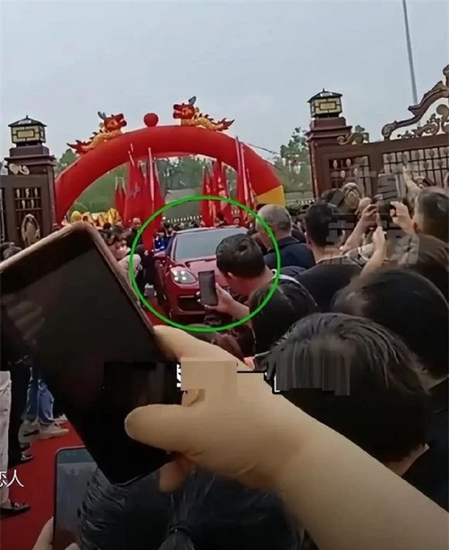 Cụ &ocirc;ng 86 tuổi kết h&ocirc;n với mối t&igrave;nh đầu, 