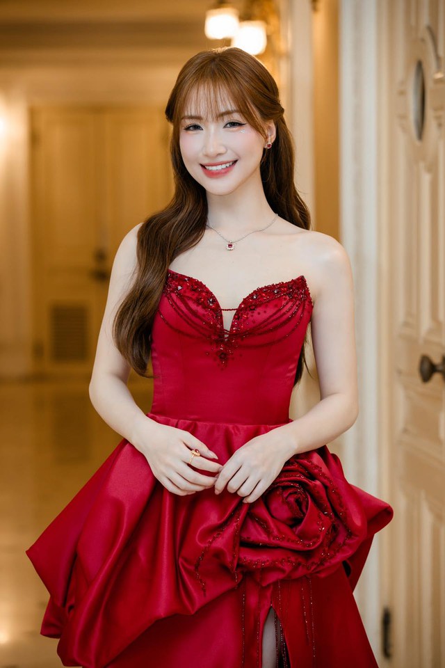 Sao nữ Vbiz được dàn trai đẹp đình đám ĐT Việt Nam hô tên nhưng nam thần 8 múi lại chiếm spotlight vì... quên bài- Ảnh 6. Sao nữ Vbiz được dàn trai đẹp đình đám ĐT Việt Nam hô tên nhưng nam thần 8 múi lại chiếm spotlight vì... quên bài- Ảnh 6.