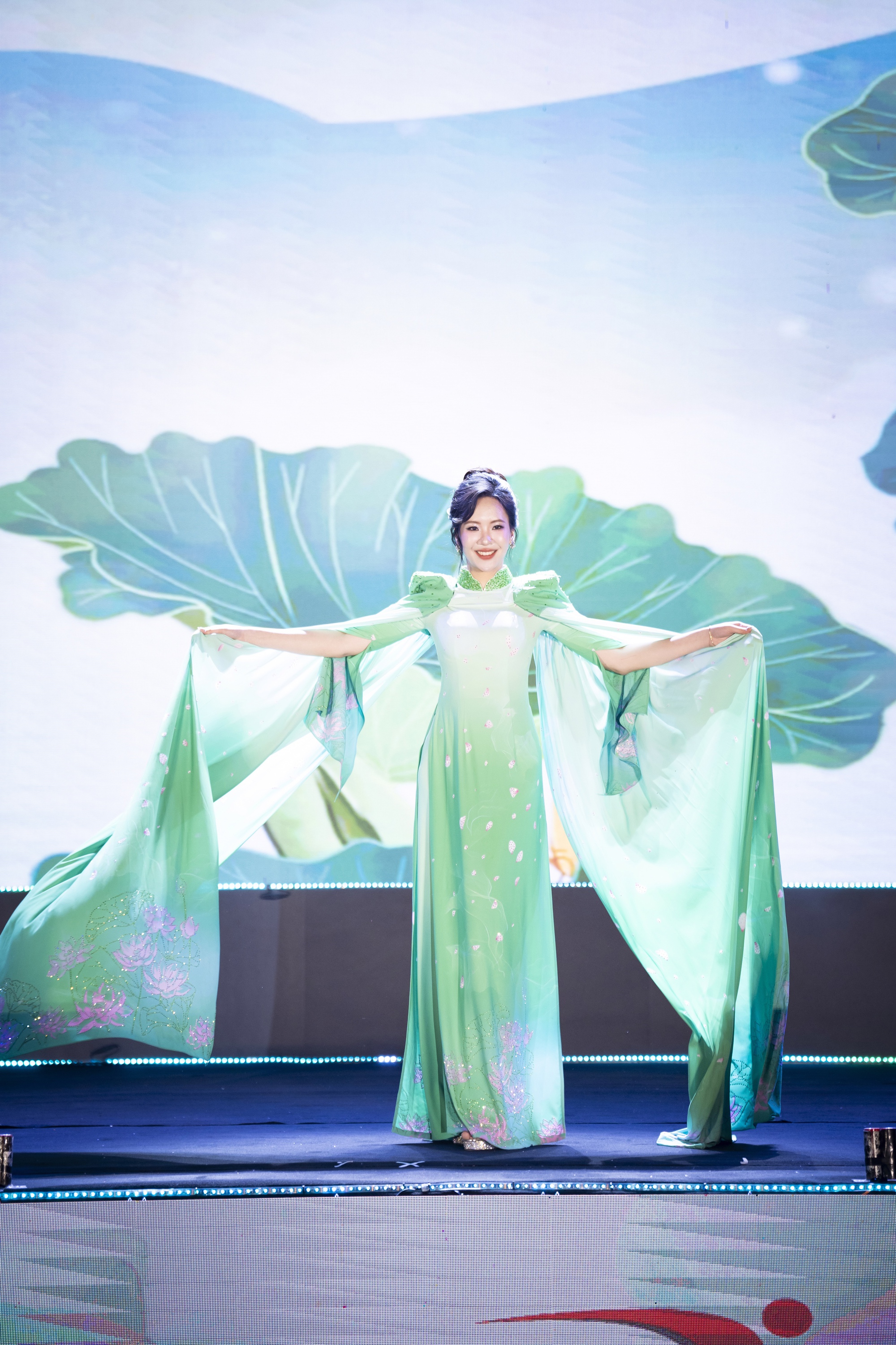 NSND Lan Hương, NTK Thoa Trần ngồi "ghế nóng"- Ảnh 7.