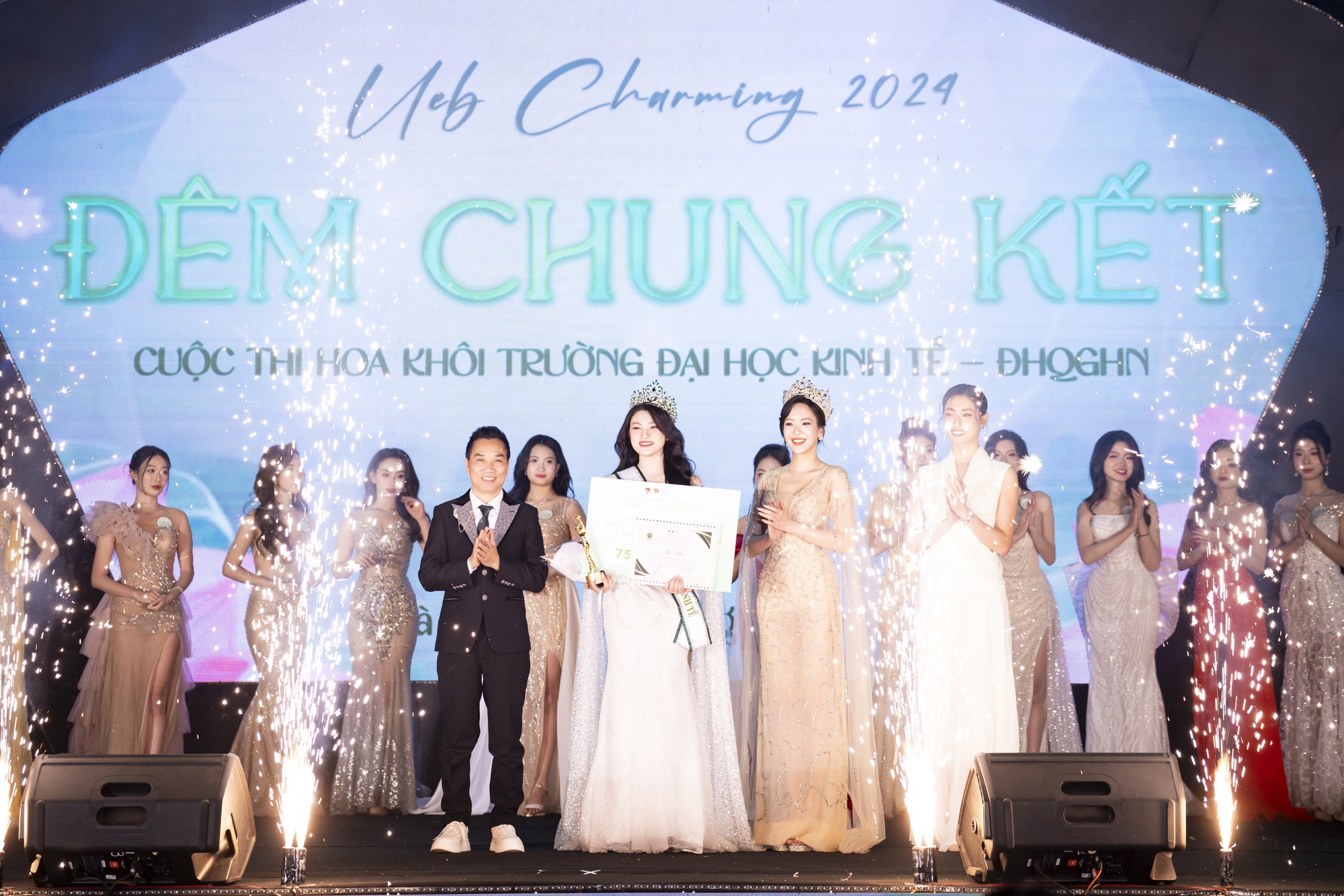 NSND Lan Hương, NTK Thoa Trần ngồi "ghế nóng"- Ảnh 2.