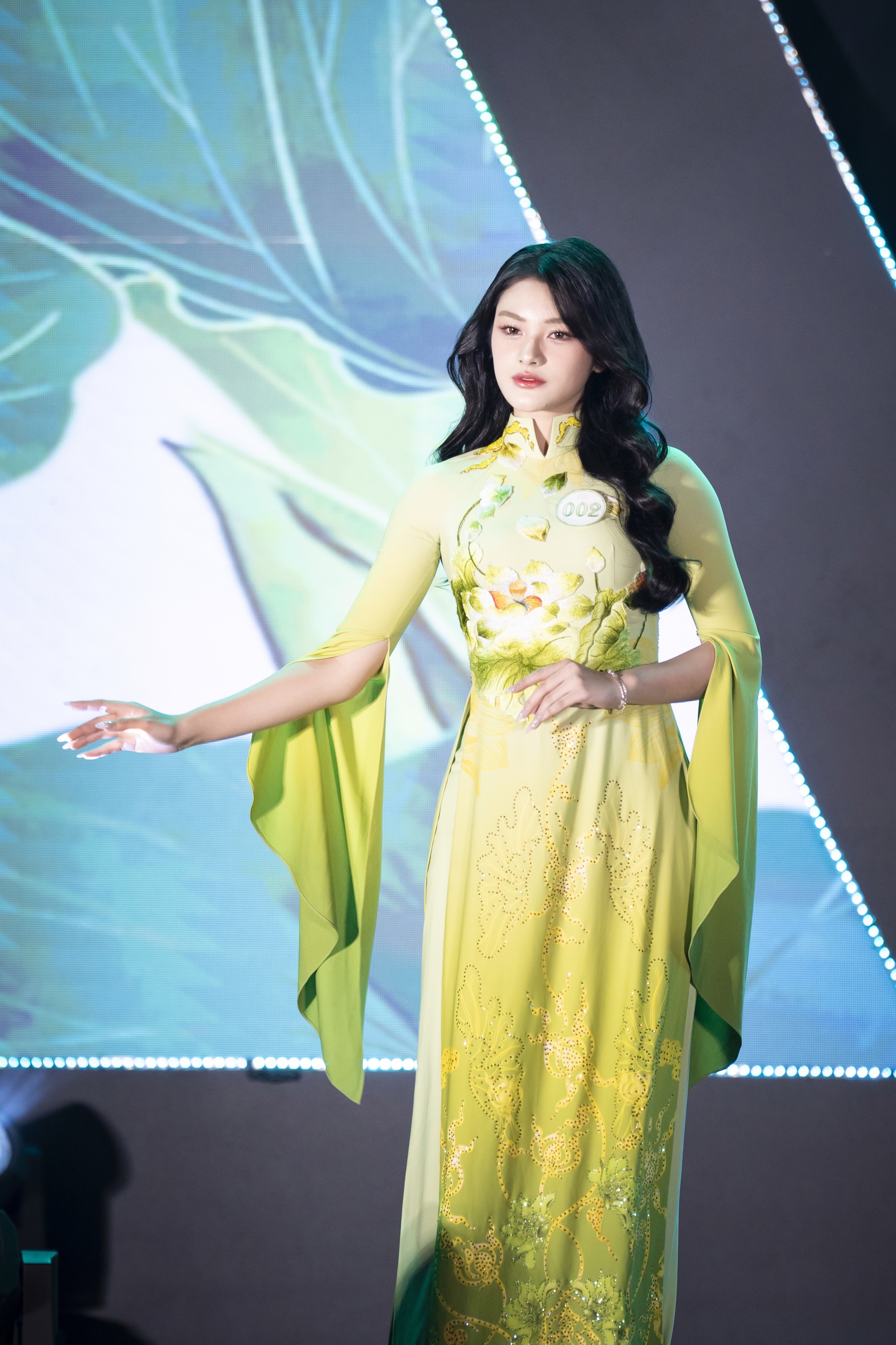 NSND Lan Hương, NTK Thoa Trần ngồi "ghế nóng"- Ảnh 6.