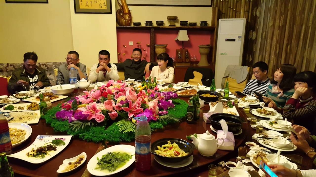 Bị lừa trong buổi họp lớp: Người đàn ông chết sững - Ảnh 1. Bị lừa trong buổi họp lớp: Người đàn ông chết sững - Ảnh 1.