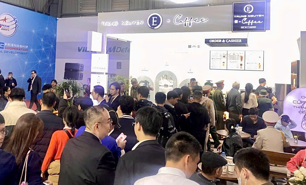 Ấn tượng Trung Nguy&ecirc;n E-Coffee tại Triển l&atilde;m Quốc ph&ograve;ng quốc tế Việt Nam 2024 - Ảnh 4.