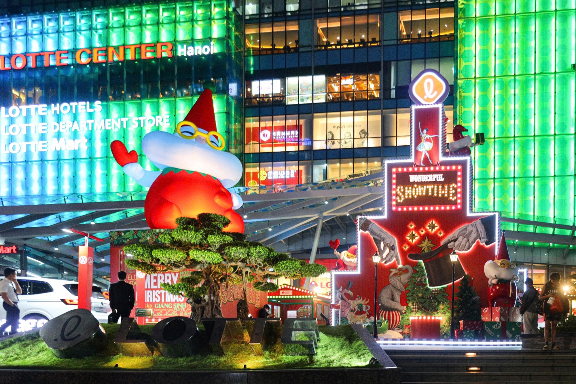 Ảnh: Khắp nơi ở Hà Nội tràn ngập không khí Giáng Sinh, lên phố chụp ảnh ngay thôi!- Ảnh 11.