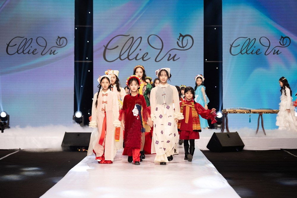 Vietnam Kids Fashion Week 2024 - "Tự tin tỏa sáng - Làm chủ tương lai"- Ảnh 1.