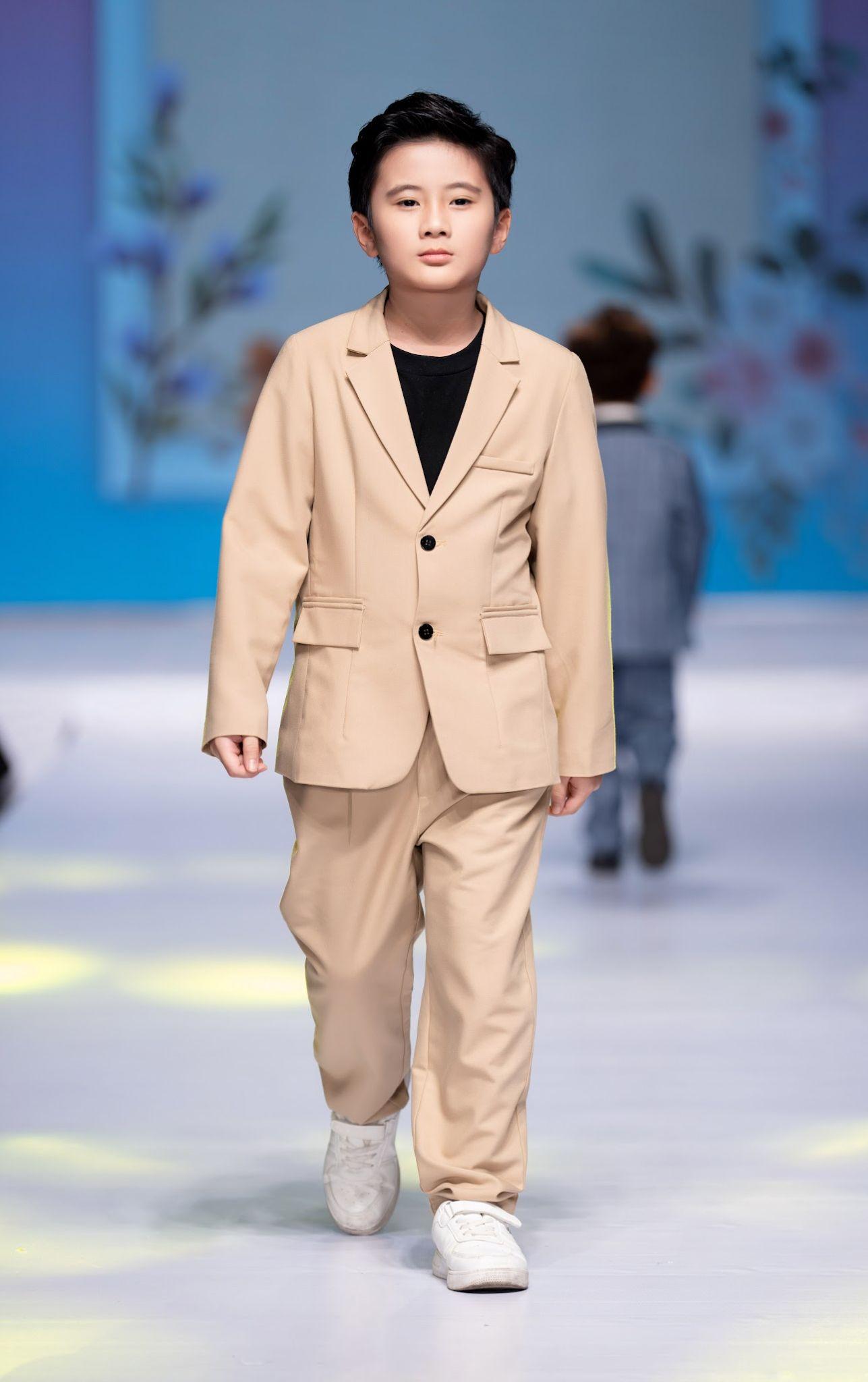 Vietnam Kids Fashion Week 2024 - "Tự tin tỏa sáng - Làm chủ tương lai"- Ảnh 3.